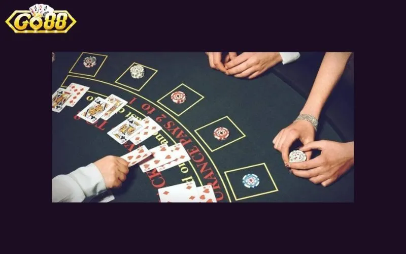 BlackJack là một trò chơi dựa trên việc so sánh điểm số giữa người chơi và nhà